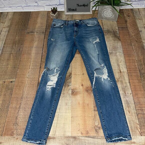 KanCan High Rise Destructed Boyfriend Jean
Size 29 - Picture 4 of 9